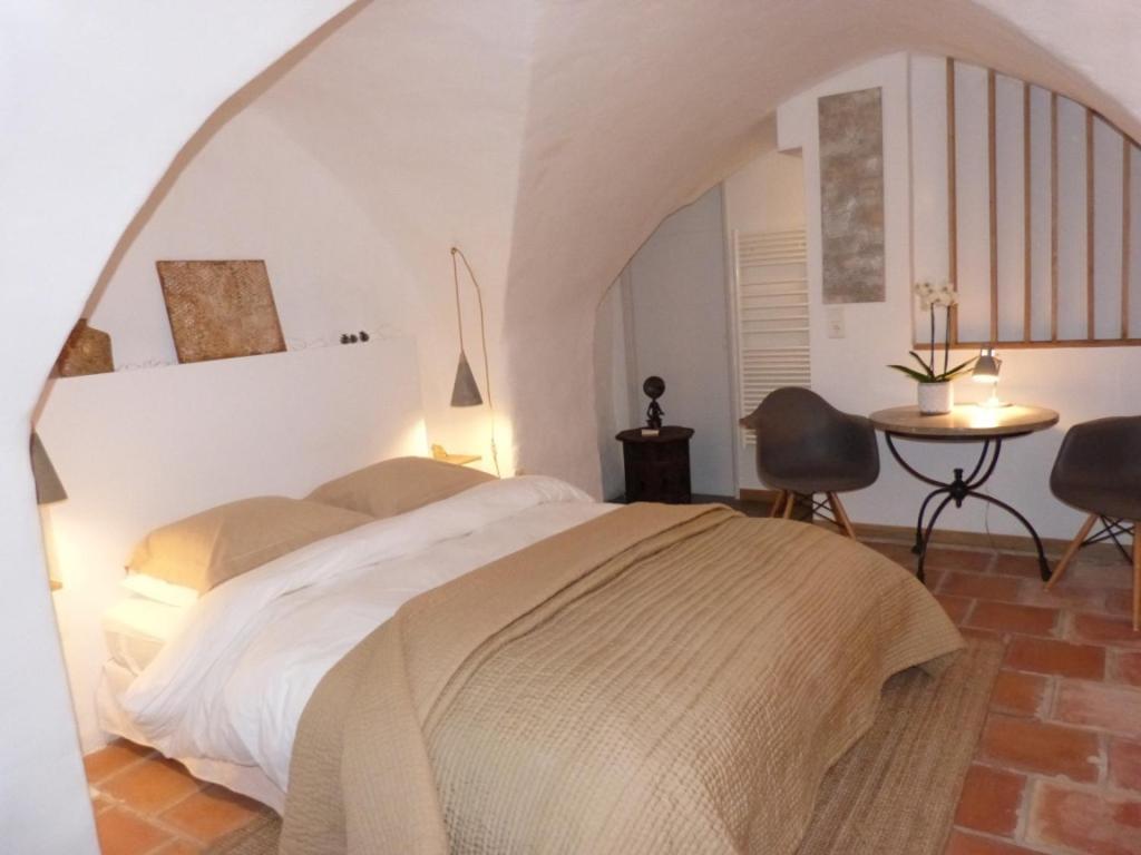 le tilleul Villevieille Extérieur photo